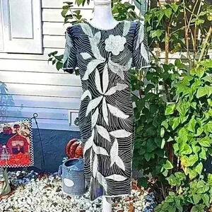 Vintage moonlite Beaded dress Black and white 100% Silk size small